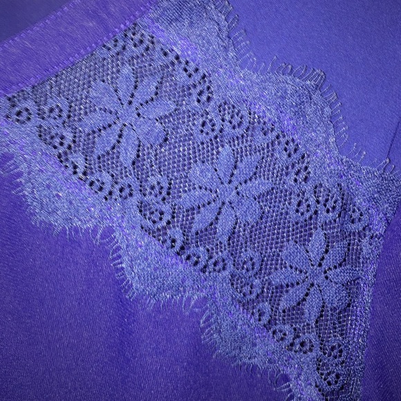 Quarter Button Top - Picture 2 of 3